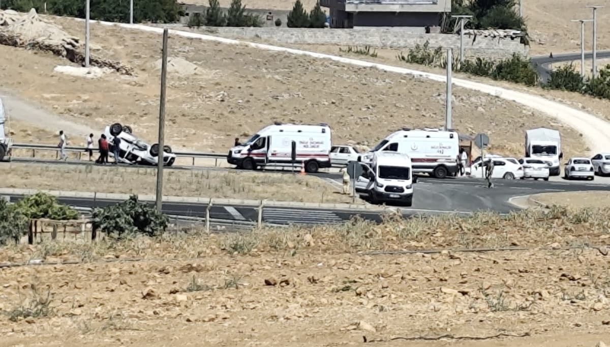 Diyarbakır’da otomobil takla attı: 2 yaralı