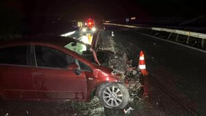 duzcede otomobil bariyerlere carpti 1 yarali xiBgbXxs.jpg